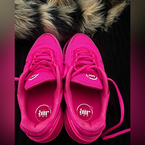 Women’s NIKE Fuchsia Air Max Sneakers 🩷🩷🩷 - Picture 5 of 9